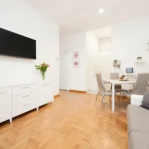 White Flat Labicana Roma