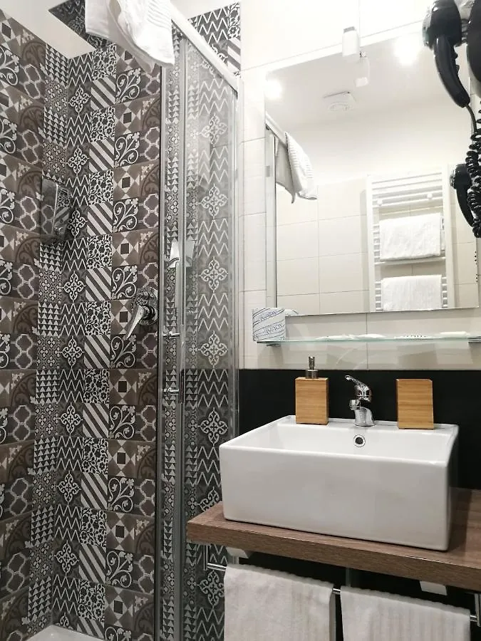 Excellence Suite Rom 3*,